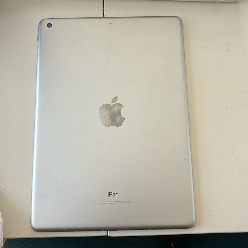 5th generation IPad 32 GB